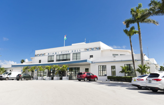 L’hôtel de ville de Miami se trouve à Coconut Grove.