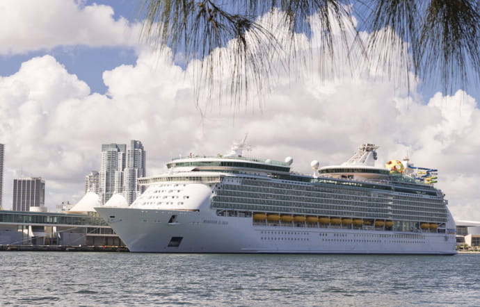 Les compagnies de croisières, comme Carnival ou Royal Caribean, ont toutes misé sur le gigantisme pour réaliser des économies d’échelle.