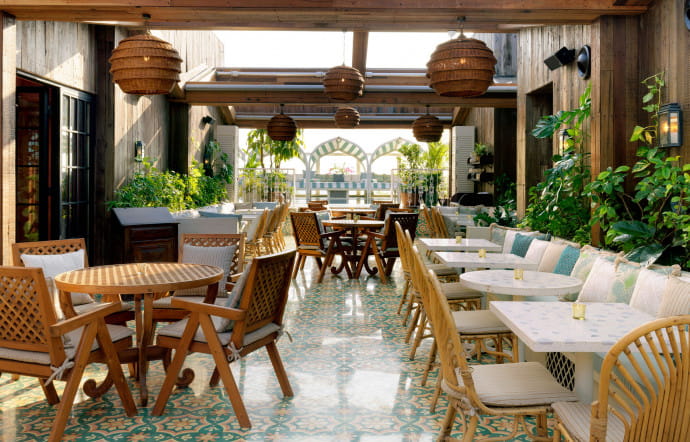 Les restaurants de l’hôtel servent des spécialités indiennes et italiennes préparées à partir d’ingrédients locaux.