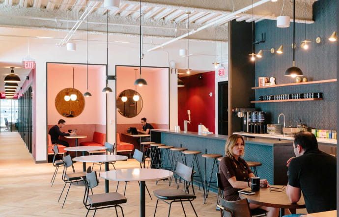 WeWork compte 5 espaces partagés et un immeuble entier à Miami.