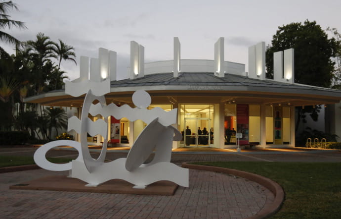 1301 Stanford Drive. Tél. +1 (305) 284-3535. www.lowe.miami.edu