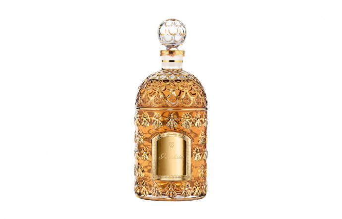 Habit Rouge, dans l’emblématique flacon Abeilles Dorées, eau de parfum, 250 ml, 500 €.