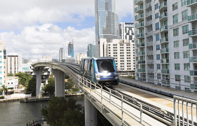 Metromover. Ce métro aérien, électrique, automatique et gratuit est le meilleur moyen de découvrir Downtown.