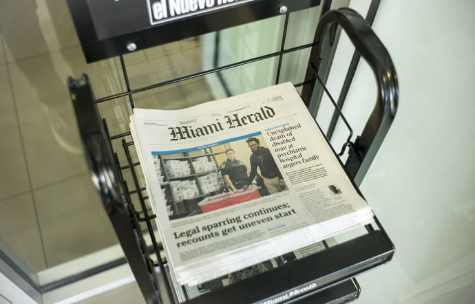 Le journal est édité en anglais et en espagnol. Les lecteurs locaux sont en effet majoritairement originaires de Cuba et d’Amérique latine.