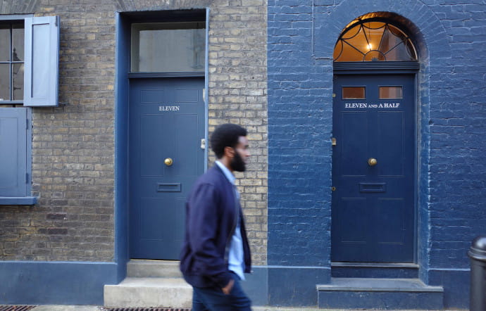 Scène de rue londonienne, saisie par le GR III dans le quartier de Brick Lane.