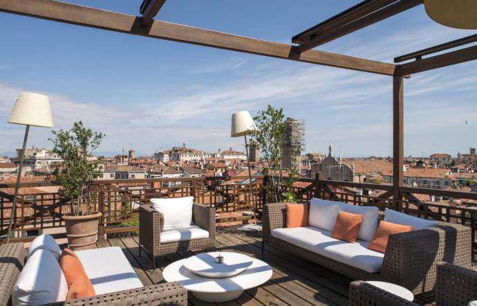 En rooftop, la vue sur les toits de Venise.