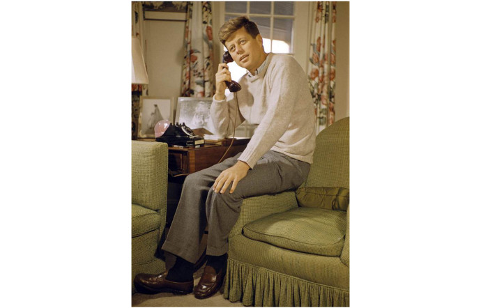 John Fitzgerald Kennedy fait partie des célébrités qui avaient adopté les chaussures iconiques de la marque Sebago.
