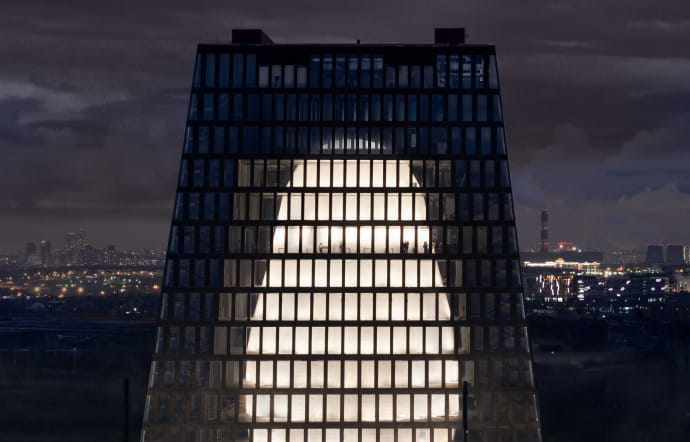 Skolkovo, 20 kilomètres à l’ouest de Moscou. C’est ici que Matrex a vu le jour. Une tour pyramidale qui se transforme en poupée russe une fois la nuit tombée…