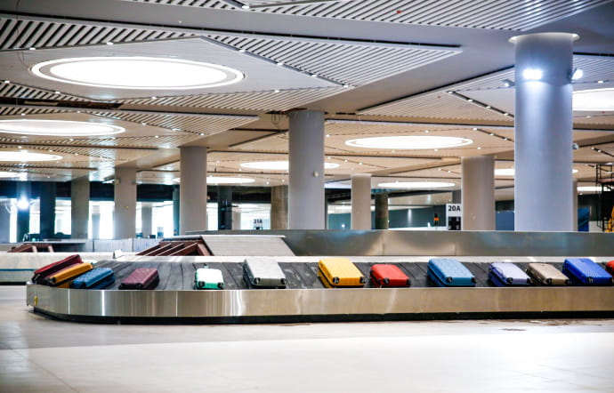 Le design de l’aéroport d’Istanbul a été confié à Andrew Thomas, qui s’est inspiré des élégantes mosquées édifiées par le grand architecte Mimar Sinan sous le règne de Soliman le Magnifique, au XVIe siècle.