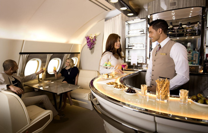 Emirates possède à Dubaï l’un des services de restauration les plus importants du Moyen-Orient : Emirates Flight Catering.
