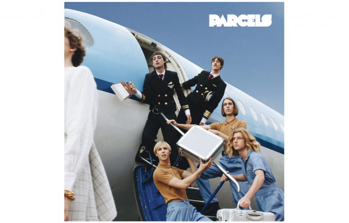 Signé sous le fameux label Kitsuné, le premier album des Parcels est sorti le 12 octobre 2018. Le groupe australien s’est fait connaître dès ses premiers EP , Clockscared (mars 2015) et Hideout (janvier 2017) et, surtout, son premier single, Overnight (juin 2017), très entraînant, produit par le duo français Daft Punk.