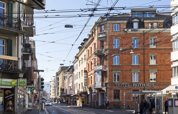 Le réseau de tramways dessert tous les quartiers, comme celui de Langstrasse.