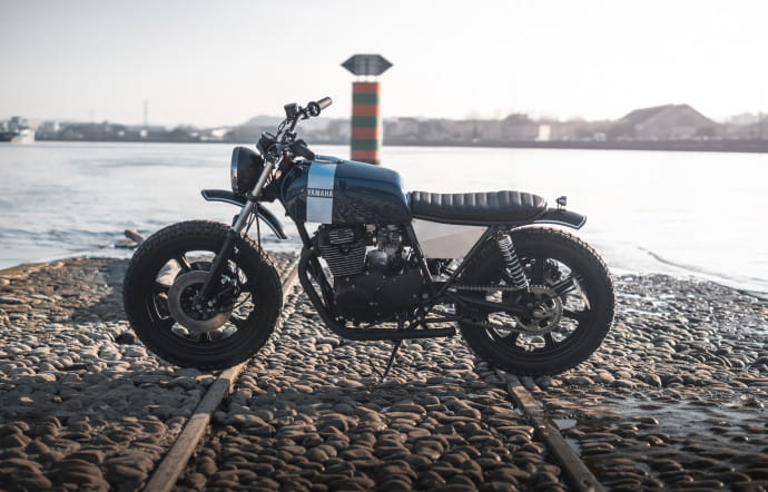 C’est la Yamaha XS 360 de 1977 personnelle de Charles Murillon qui a servi de base à la Falkor.