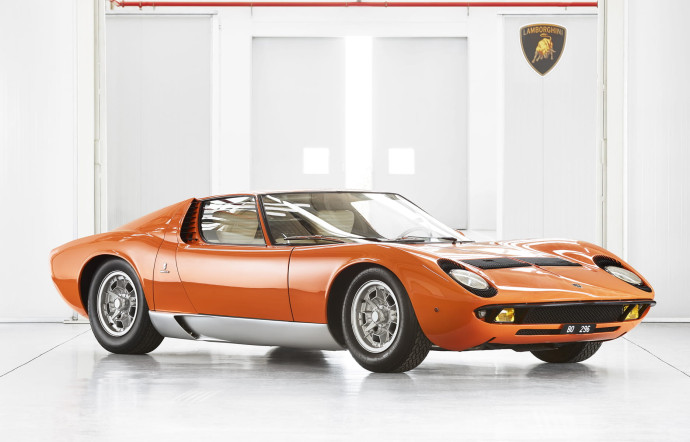 Le constructeur italien a (enfin) retrouvé la voiture pilotée par Rossano Brazzi au début de The Italian Job, L’or se barre en VF, en 1969. Culte.