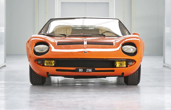 Le constructeur italien a (enfin) retrouvé la voiture pilotée par Rossano Brazzi au début de The Italian Job, L’or se barre en VF, en 1969. Culte.