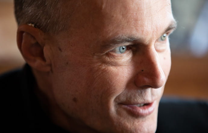 Bertrand Piccard a accompli le premier tour du monde à bord de Solar Impulse, un avion uniquement propulsé à l’énergie solaire