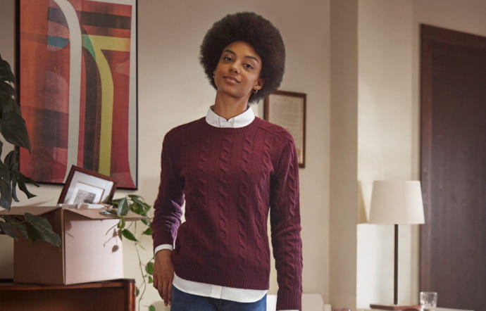 A l’occasion de ses 70 ans, la maison Gant a choisi de rendre hommage à l’héritage « American sportwear » de la marque. Sept décennies célébrées à travers sept pièces iconiques qui ont été rééditées, dont la chemise à col boutonné, le polo en coton piqué ou le pantalon chino.