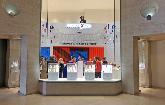 Le pop-up store Swatch x You en hommage à la Pyramide du Louvre est ouvert depuis le 22 mai, jusqu’au 17 juin.