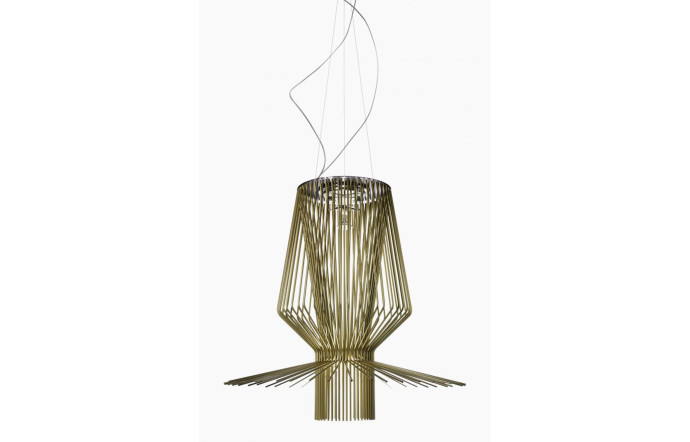 La lampe Allegro Assai LED – Suspension a été imaginée par l’atelier Oï pour le fabricant Foscarini.