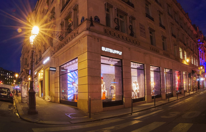 La première boutique française de Suitsupply, rue de la Paix, à Paris.