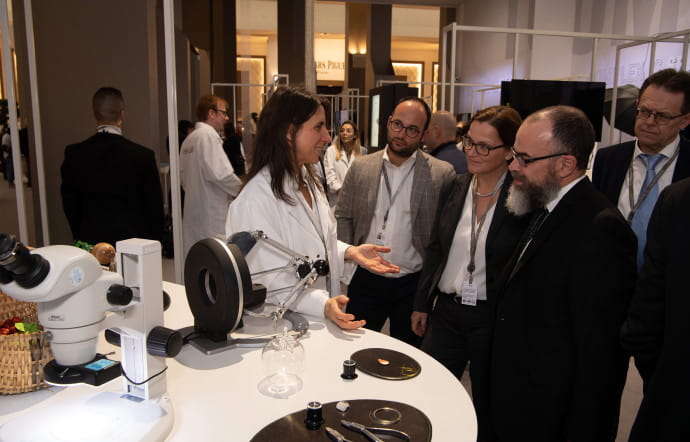 Le dispositif haptique de la société Force Dimension a été présenté au dernier salon SIHH.