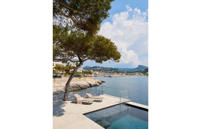 9, avenue des Calanques. Tél. +33 (0)4 42 01 09 30. www.roches-blanches-cassis.com