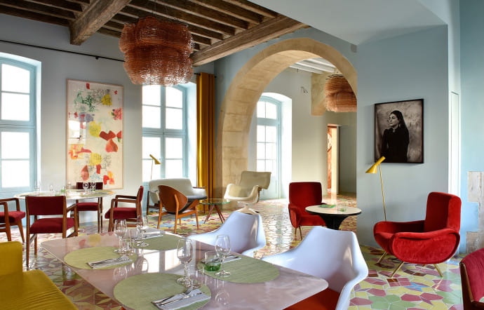 L’Arlatan : 20, rue du Sauvage. Tél. +33 (0)4 65 88 20 20. www.arlatan.com