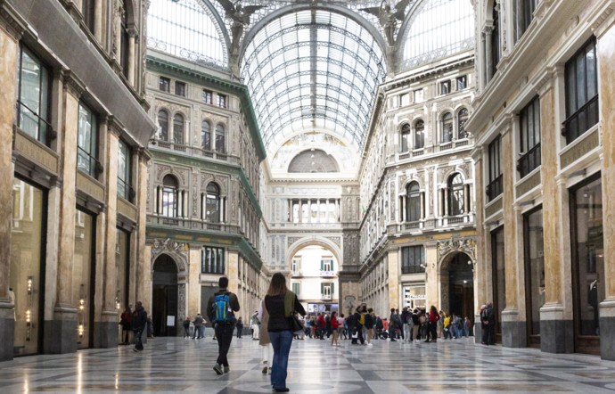 La Galleria Umberto I date de la fin du XIXe siècle.