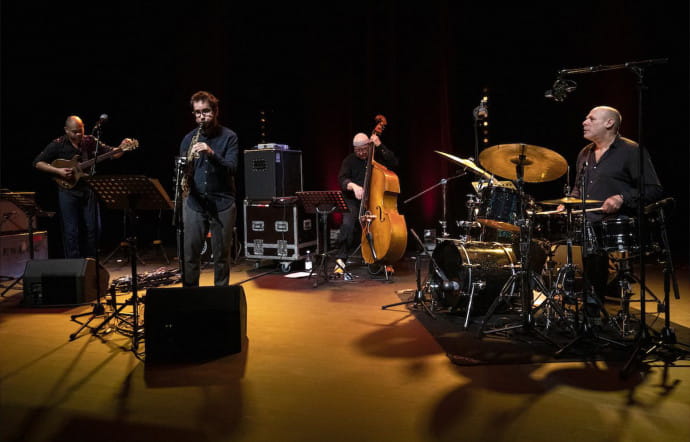 Émile Parisien, Jeff Ballard et Henri Texier sur la scène de l’auditorium de la Cité du Vin, le 31 mars dernier.