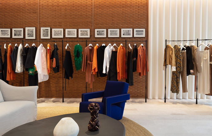 Casa Loewe, situé à la très chic calle Serrano, à Madrid dans lesquelles les collections sont présentées aux côtés d’œuvres d’art.