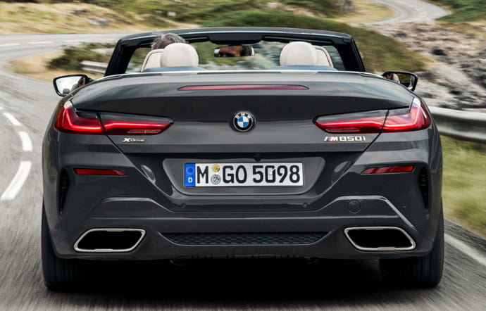 Si cette Série 8 Cabrio n’est pas une vraie sportive, elle est en revanche très agréable en mode “Grand tourisme”.