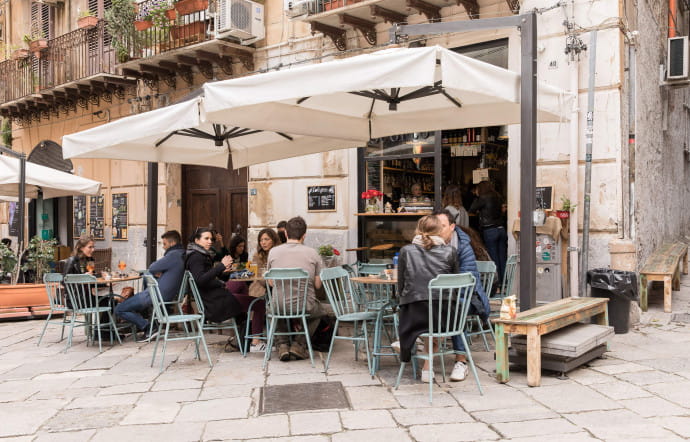 Via Discesa dei Giudici, 40. Tél. +39 091 2748549.