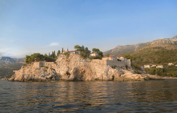 La presqu’île de Sveti Stefan, une image d’Epinal du Monténégro, encore loin des marinas et des resorts de luxe.