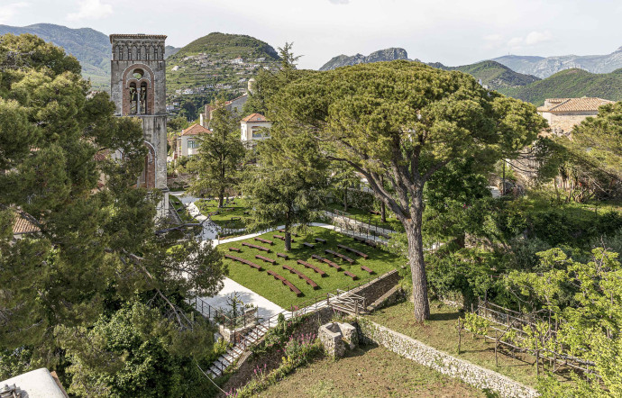 La villa Rufolo, un palais de style arabo-­normand entouré de sublimes jardins en terrasses au-dessus de la mer.