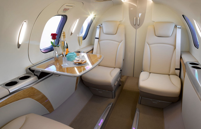 Les nouveaux appareils de la compagnie peuvent accueillir 5 passagers et offrent un plus grand confort (cabine insonorisée, toilettes privatives).