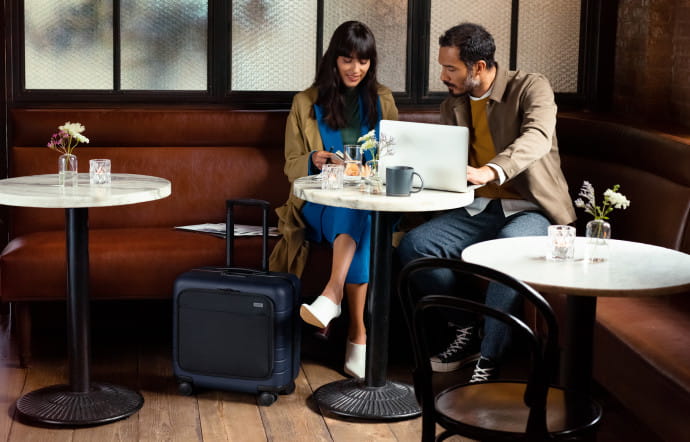 La Daily Carry-On with Pocket – un nom bien long pour une valise aussi compacte… – dernière création d’Away.