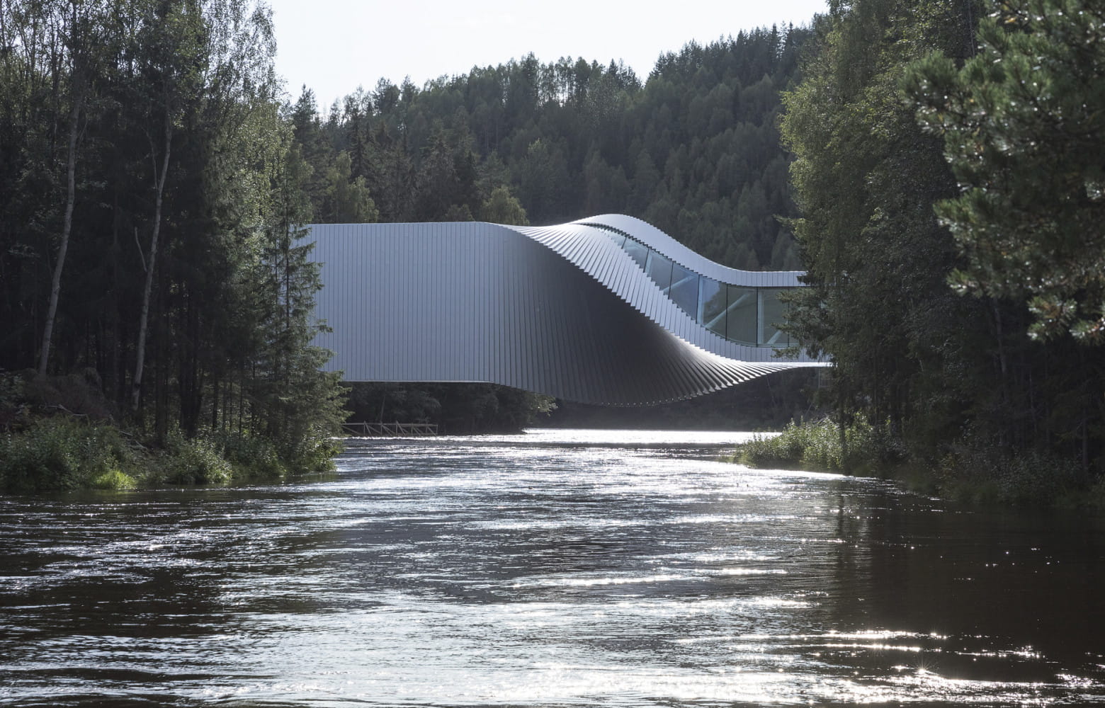 The Twist est un pont qui surplombe la rivière Randselva et permettra au musée Kistefos, à une...