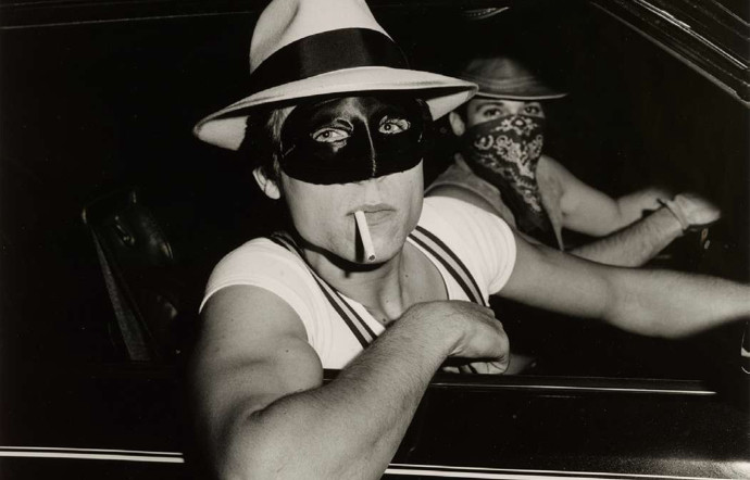 Peter Hujar, Boys in Car, Halloween, 1978. Tirage gélatino-argentique, Collection John Erdman et Gary Schneider.