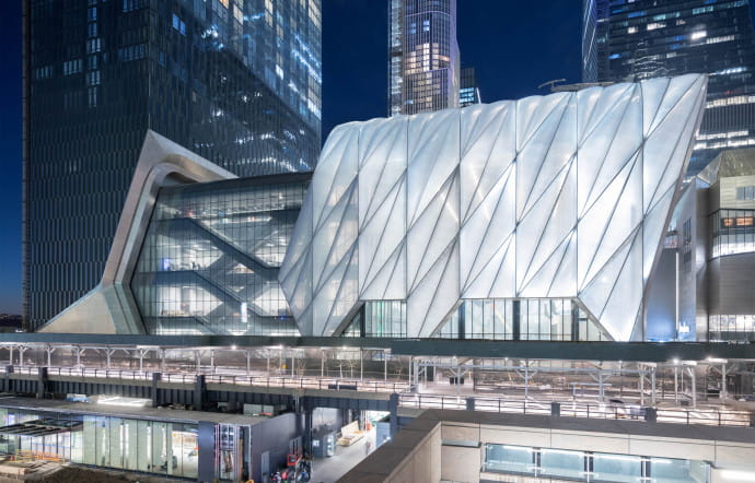 The Shed est le nouveau temple des arts de la ville, innovant avec sa carapace coulissant sur roues.