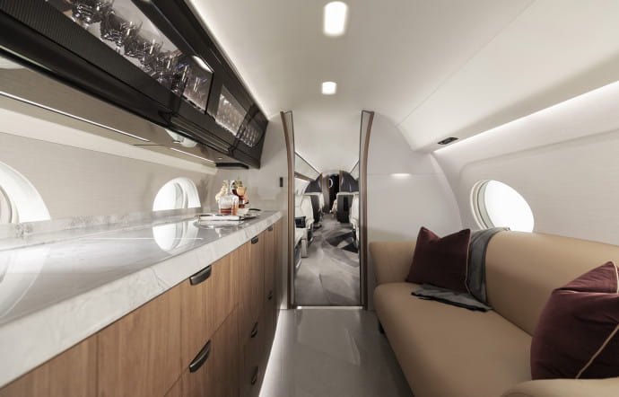 Le galley du G700 peut servir aussi bien à l’équipage qu’aux passagers s’il est transformé en lounge.