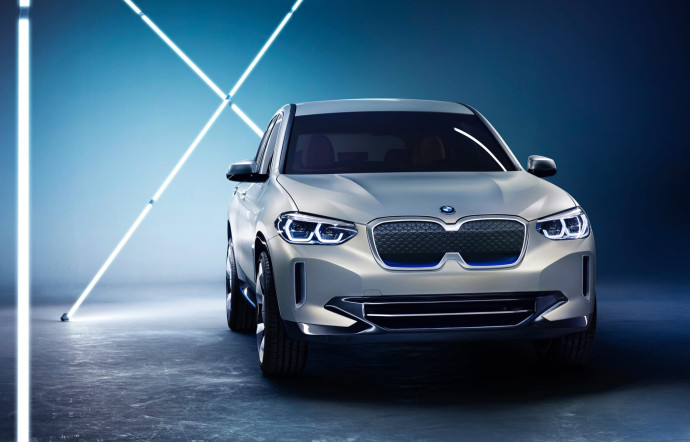 Voitures électriques, du concept à la réalité – BMW iX3, 270 ch, batteries de 70 kWh, 400 km, 2020.