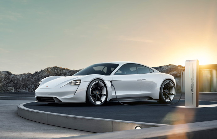 Voitures électriques, du concept à la réalité – Porsche Taycan 600 ch, 90 kWh, 400 km, fin 2019.