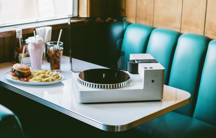La campagne Kickstarter s’achèvera mi-novembre. Ensuite, il faudra débourser près de 2000 € pour s’offrir la presse à vinyles.