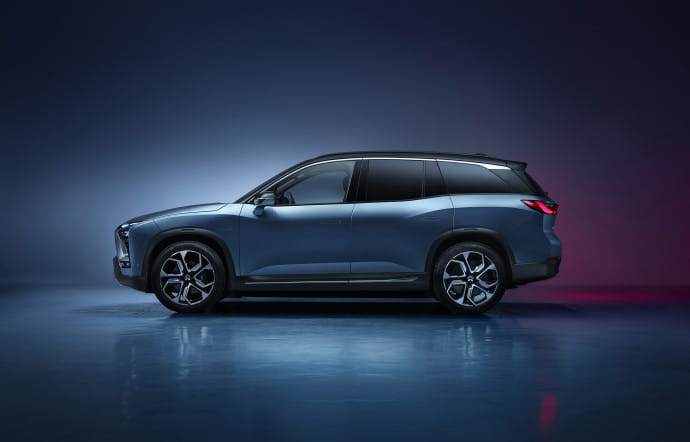 Le concurrent chinois de Tesla se nomme NIO, une marque créée en 2014. Elle commercialise notamment l’ES8, un SUV 7-places, depuis 2017.