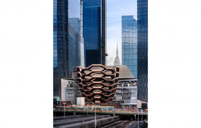 The Vessel, une structure-escalier de 45 mètres de haut et 2 500 marches, conçu par le designer britannique Thomas Heatherwick, a été particulièrement critiqué pour son inutilité.