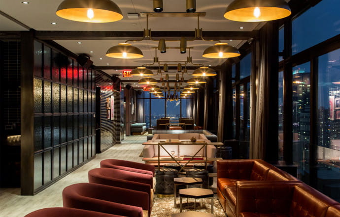 New York : 5 restaurants à Midtown – 200 W 39th Street. Tél. +1 (212) 257 4577.theskylarknyc.com
