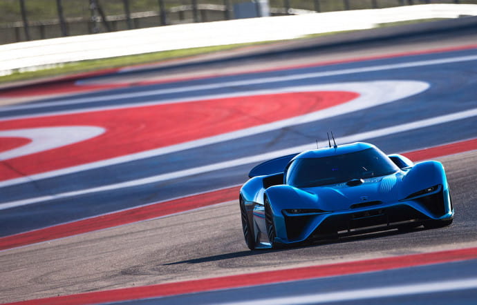 Nio a a développé l’EP9, une supersportive qui embarque une puissance de 1 mW (1360 ch), grâce à ses quatre moteurs électriques (un dans chaque roue).
