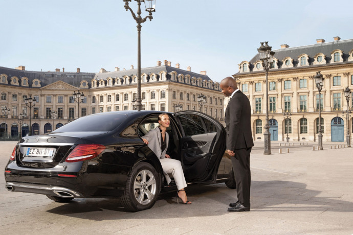 Un véhicule avec chauffeur privé à l’aller comme au retour de l’aéroport.
