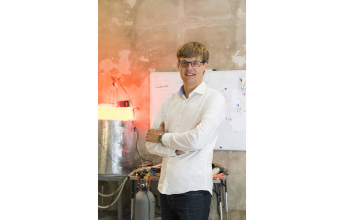 Tim Van Koolwijk est en mesure de fabriquer de la spiruline à partir de micro‑organismes.
