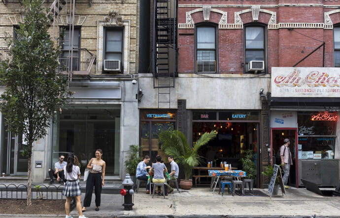 Entre quartiers qui ressemblent à des villages et larges artères bouillonnantes, New York est une ville aux multiples facettes.